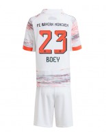 Otroške Nogometnih dresov Bayern Munich Sacha Boey #23 Gostujoči 2025-26 Kratki rokavi (+ hlače)